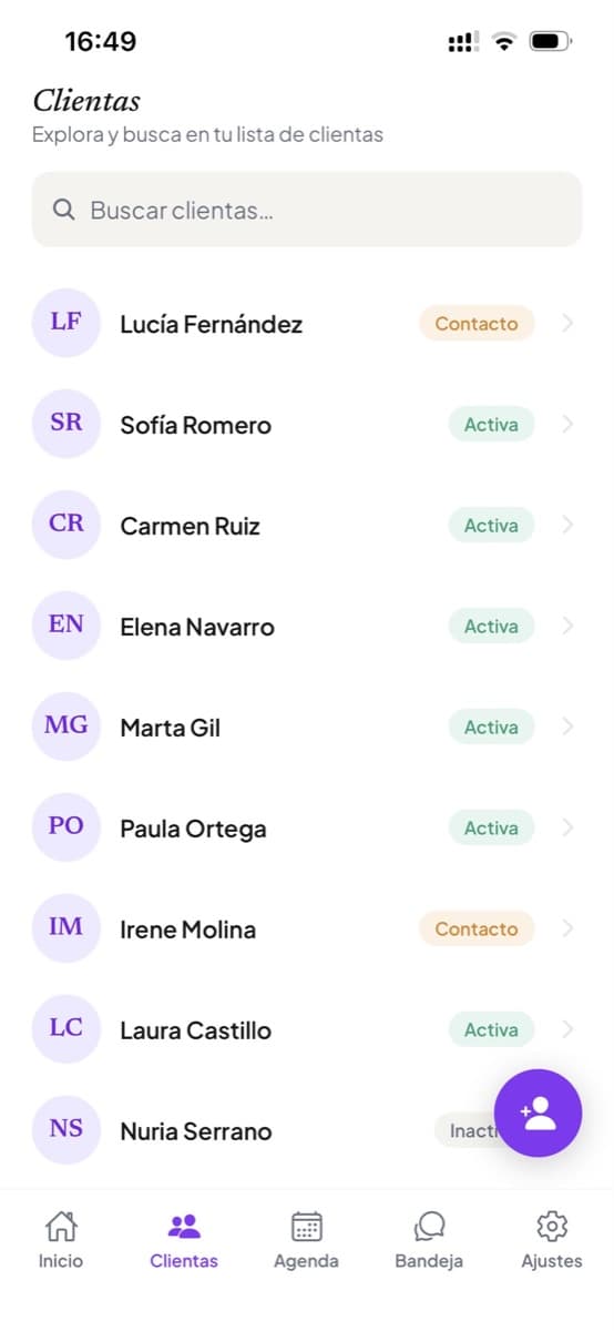 La lista de clientas, con las etiquetas «Contacto» y «Activa»